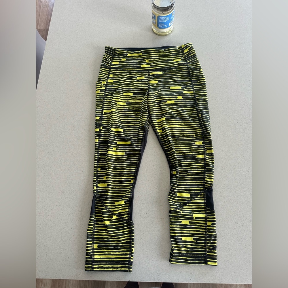 Lululemon Size 6  Crop leggings Pace Rival Sea Wheeze Striped Zip Pockets